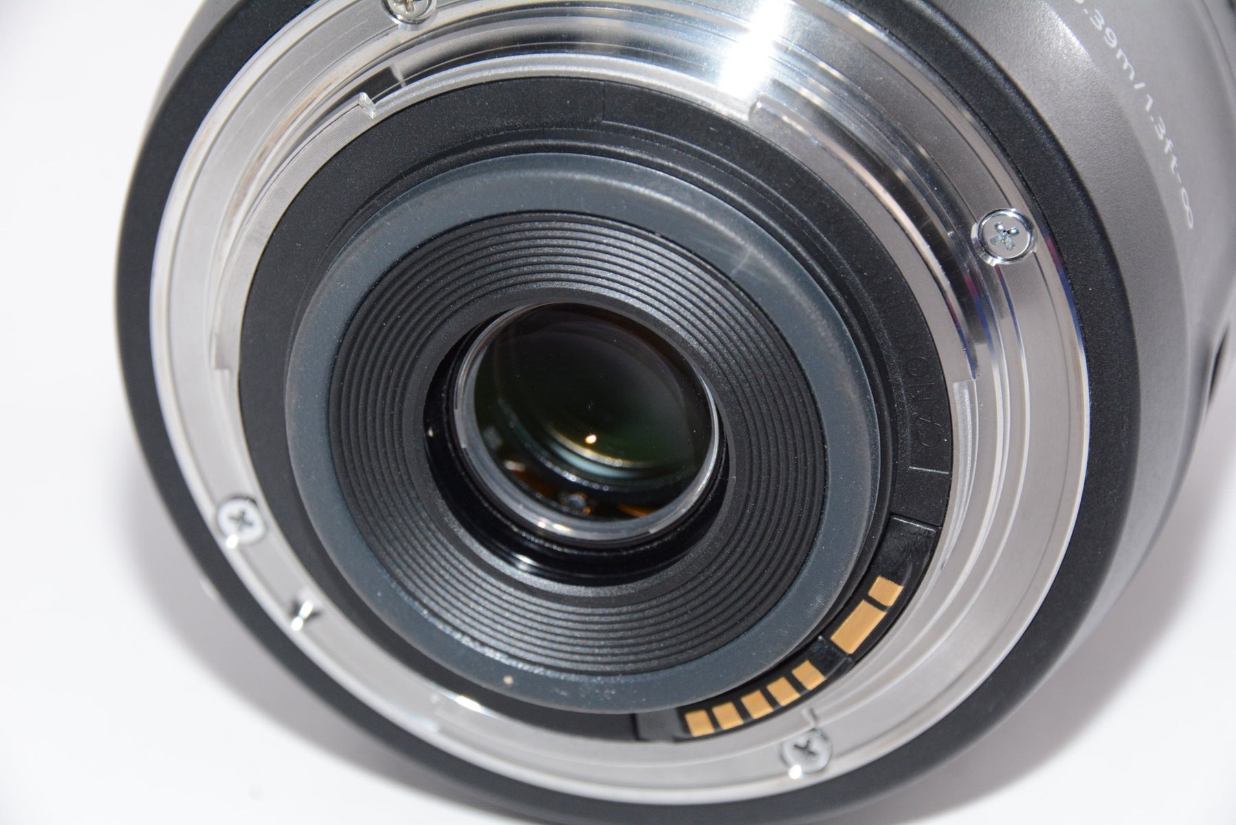 【外観特上級】Canon 標準ズームレンズ EF-S18-135㎜ F3.5-5.6 IS USM APS-C対応