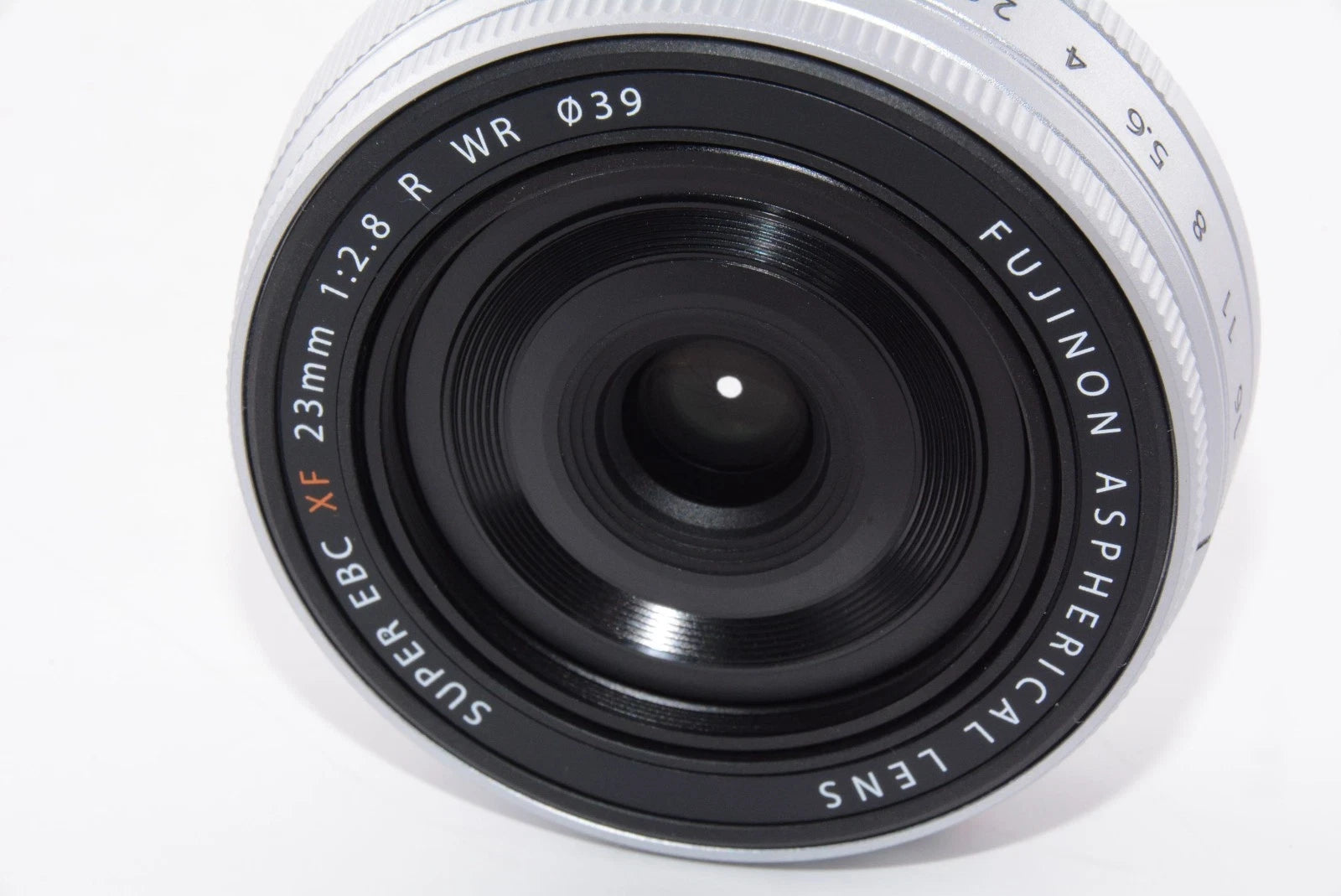 【ほぼ新品】富士フイルム(FUJIFILM) ミラーレス一眼カメラ X-E5 レンズキット(XF23) シルバー F X-E5LK-23-S JP 日英二言語モデル