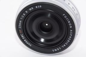 【ほぼ新品】富士フイルム(FUJIFILM) ミラーレス一眼カメラ X-E5 レンズキット(XF23) シルバー F X-E5LK-23-S JP 日英二言語モデル
