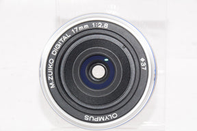 【外観特上級】OLYMPUS パンケーキレンズ M.ZUIKO DIGITAL 17mm F2.8 シルバー