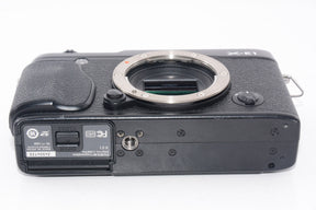 【外観並級】FUJIFILM ミラーレス一眼 X-E1 ボディ ブラック FX-X-E1B