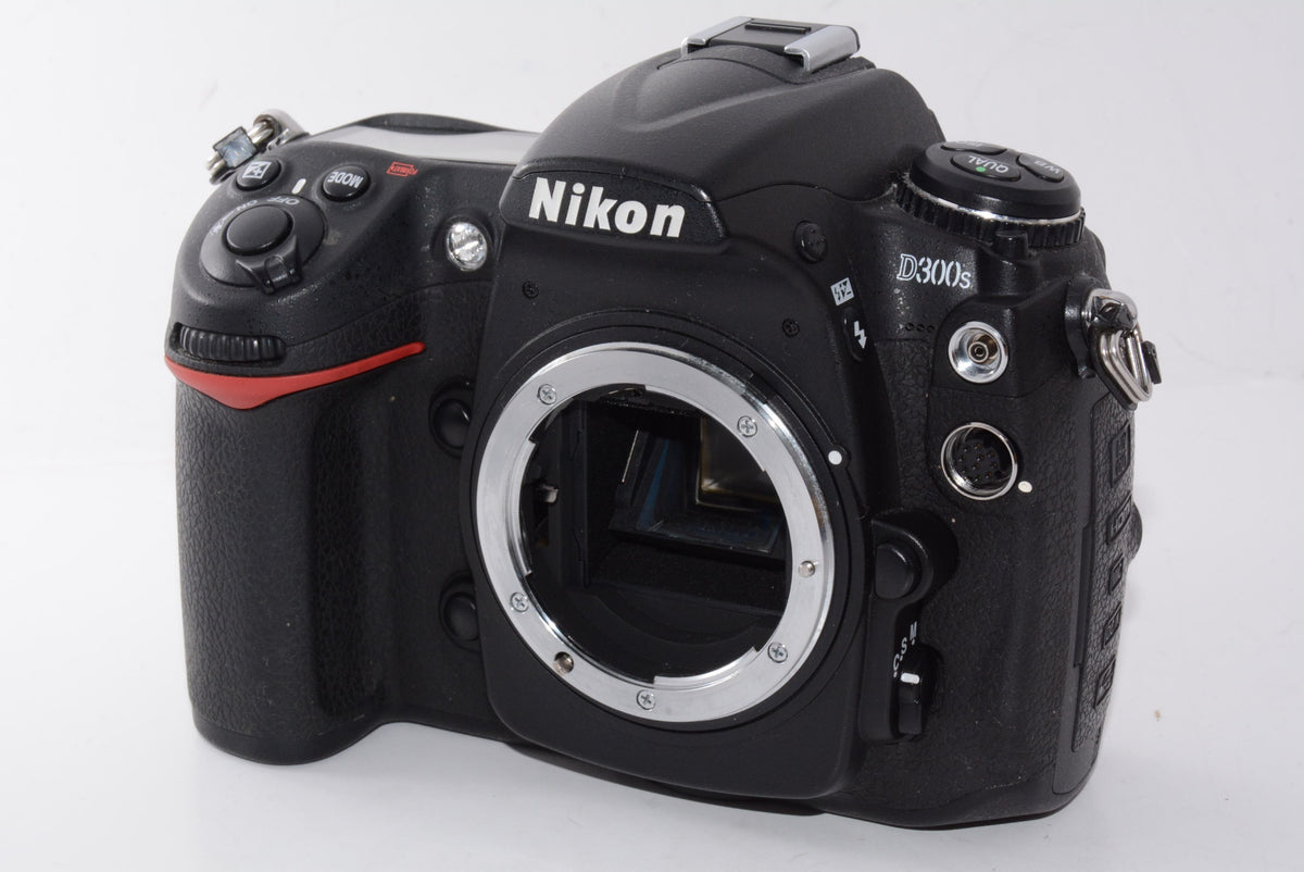 【外観並級】Nikon デジタル一眼レフカメラ D300S AF-S DX 18-200 VRIIレンズキット D300LK18-200II