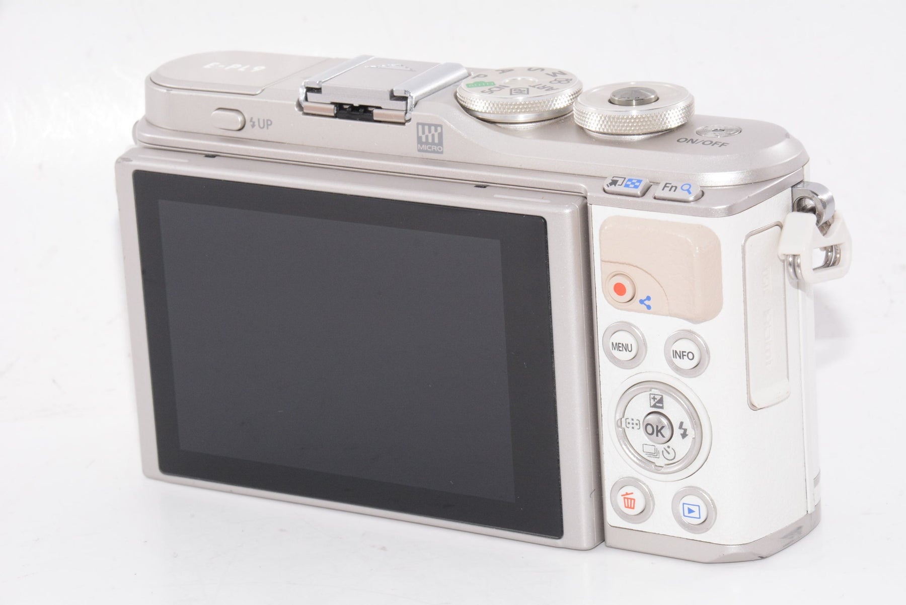 【外観並級】OLYMPUS ミラーレス一眼カメラ PEN E-PL9 レンズキット ホワイト