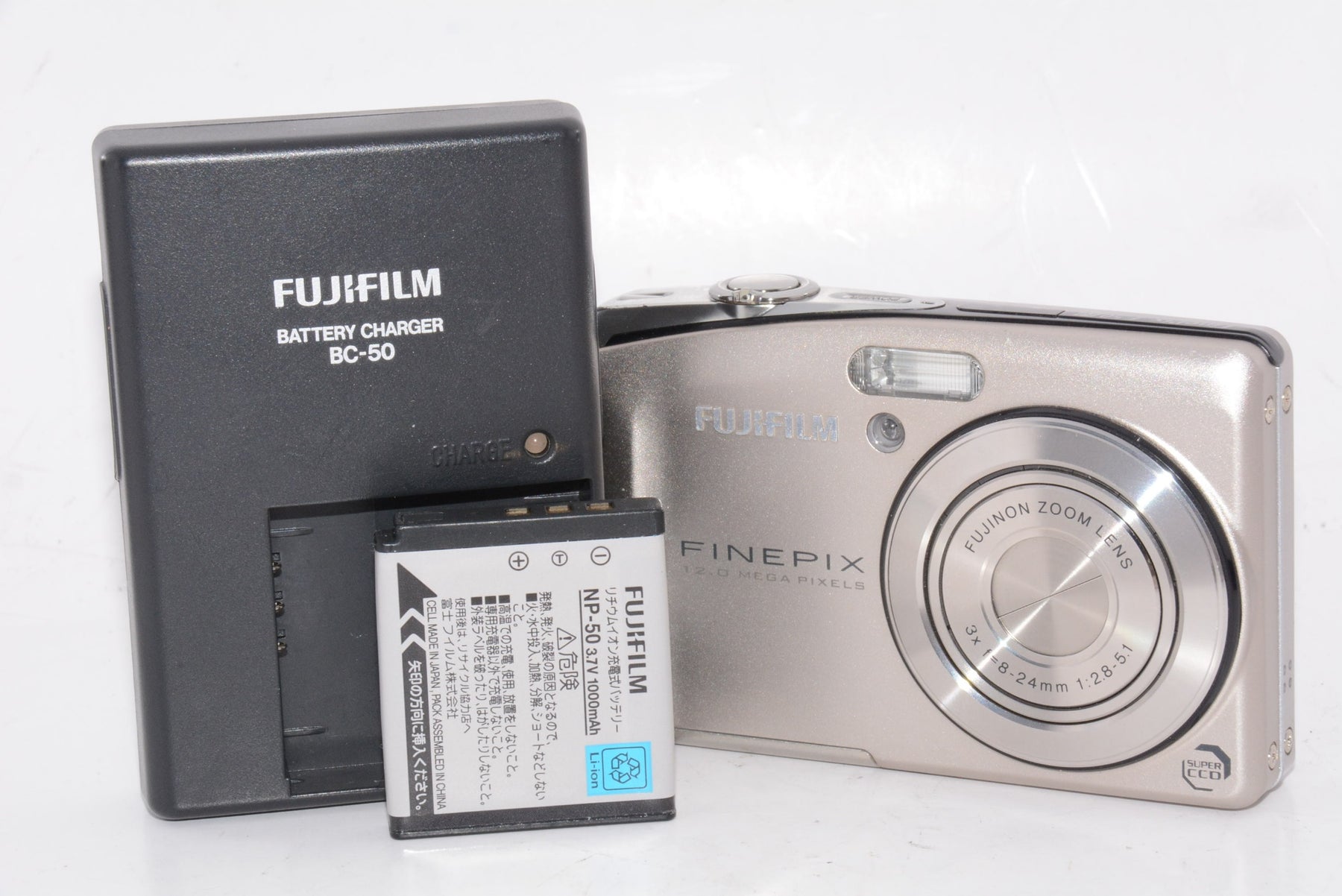 【外観特上級】FUJIFILM デジタルカメラ FinePix F50fd シルバー FX-F50FD