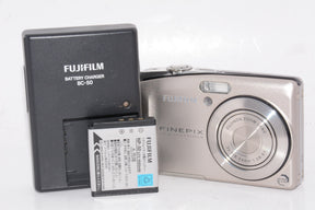 【外観特上級】FUJIFILM デジタルカメラ FinePix F50fd シルバー FX-F50FD