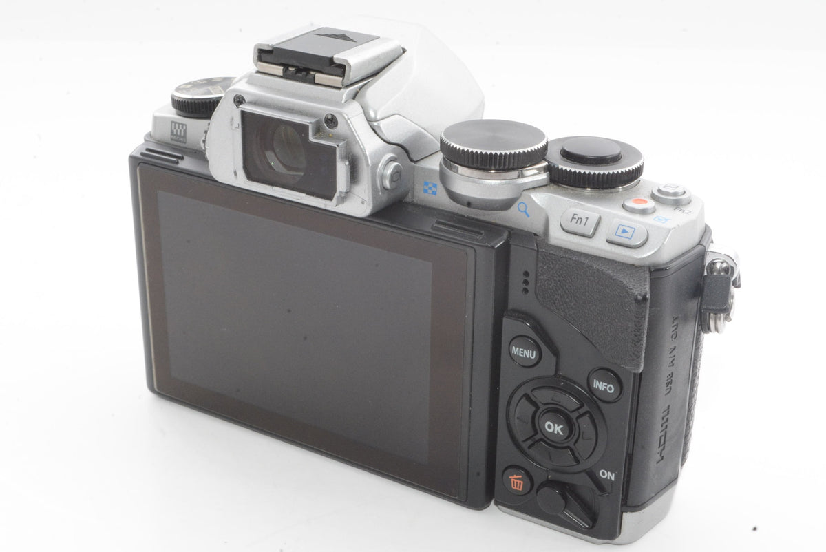 【外観並級】OLYMPUS OM-D E-M10 ボディ シルバー ミラーレス一眼 OM-D E-M10 BODY SLV