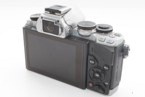 【外観並級】OLYMPUS OM-D E-M10 ボディ シルバー ミラーレス一眼 OM-D E-M10 BODY SLV