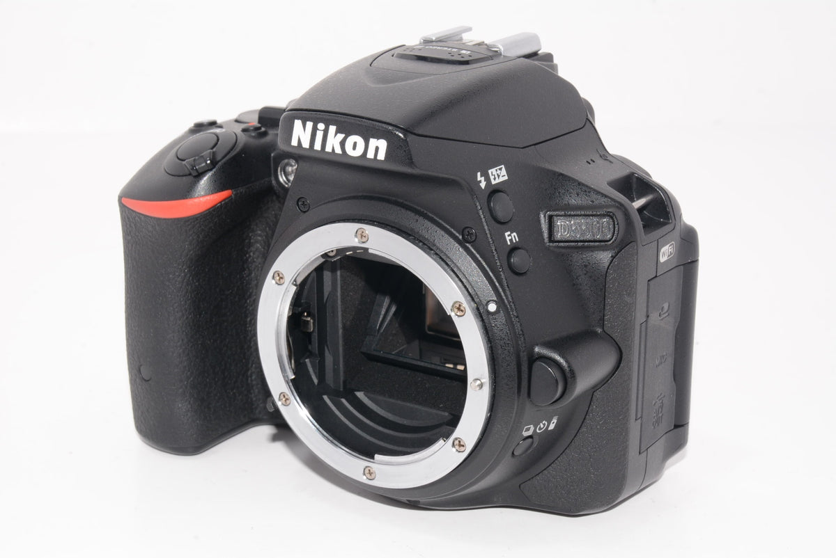 【外観特上級】Nikon デジタル一眼レフカメラ D5500 ボディー ブラック 2416万画素 3.2型液晶 タッチパネル D5500BK