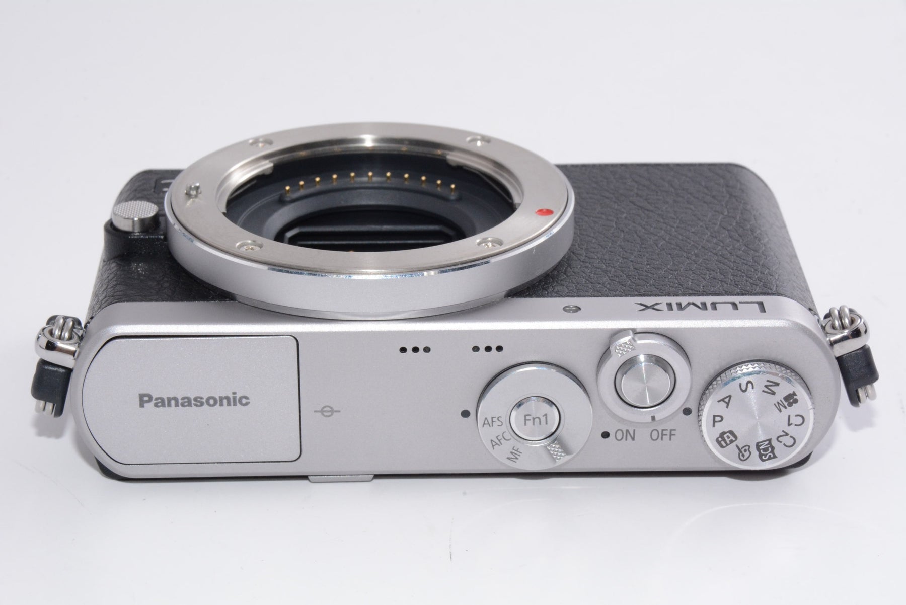 【外観特上級】Panasonic デジタル一眼カメラ ルミックス GM1 シルバー DMC-GM1 ボディ