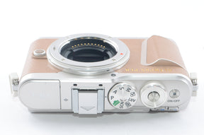 【外観特上級】OLYMPUS ミラーレス一眼カメラ PEN E-PL9 ボディー ブラウン