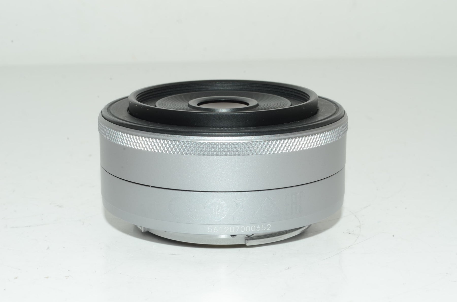 【外観特上級】Canon 単焦点広角レンズ EF-M22mm F2 STM シルバー ミラーレス一眼対応 EF-M222STMSL