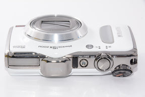 【外観特上級】FUJIFILM デジタルカメラ FinePix F550EXR ホワイト FX-F550EXR WH