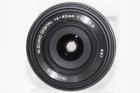 【外観特上級】OLYMPUS 電動式パンケーキズームレンズ M.ZUIKO DIGITAL ED 14-42mm F3.5-5.6 EZ BLK