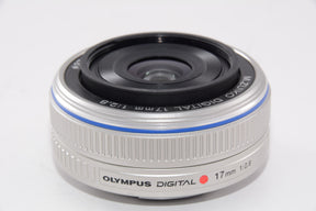 【外観特上級】OLYMPUS パンケーキレンズ M.ZUIKO DIGITAL 17mm F2.8 シルバー