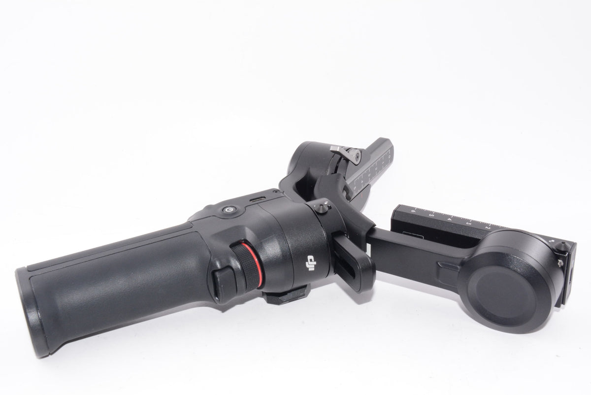 【外観特上級】DJI RS 3 Mini、3軸ジンバル軽量スタビライザー(Canon/Sony/Panasonic/Nikon/Fujifilm向け)、ジンバルカメラ、積載量（試験値）2 kg、Bluetoothシャッター制御、縦向き撮影ネイティブ対応