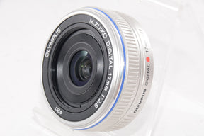 【外観特上級】OLYMPUS パンケーキレンズ M.ZUIKO DIGITAL 17mm F2.8 シルバー