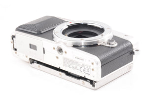 【外観並級】OLYMPUS PEN E-PL7 ボディ シルバー ミラーレス一眼 PEN E-PL7 BODY SLV
