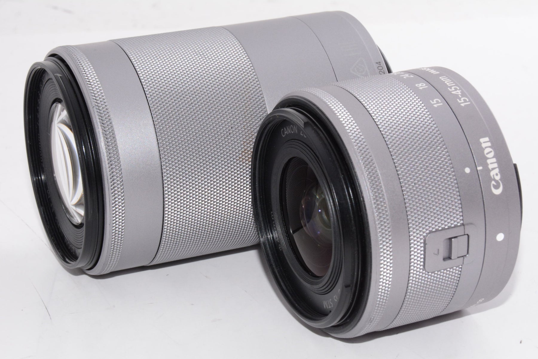 【外観並級】Canon ミラーレス一眼カメラ EOS Kiss M ダブルズームキット ホワイト EOSKISSMWH-WZK