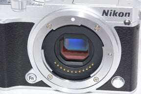 【外観特上級】Nikon ミラーレス一眼 Nikon1 J5 ボディ
