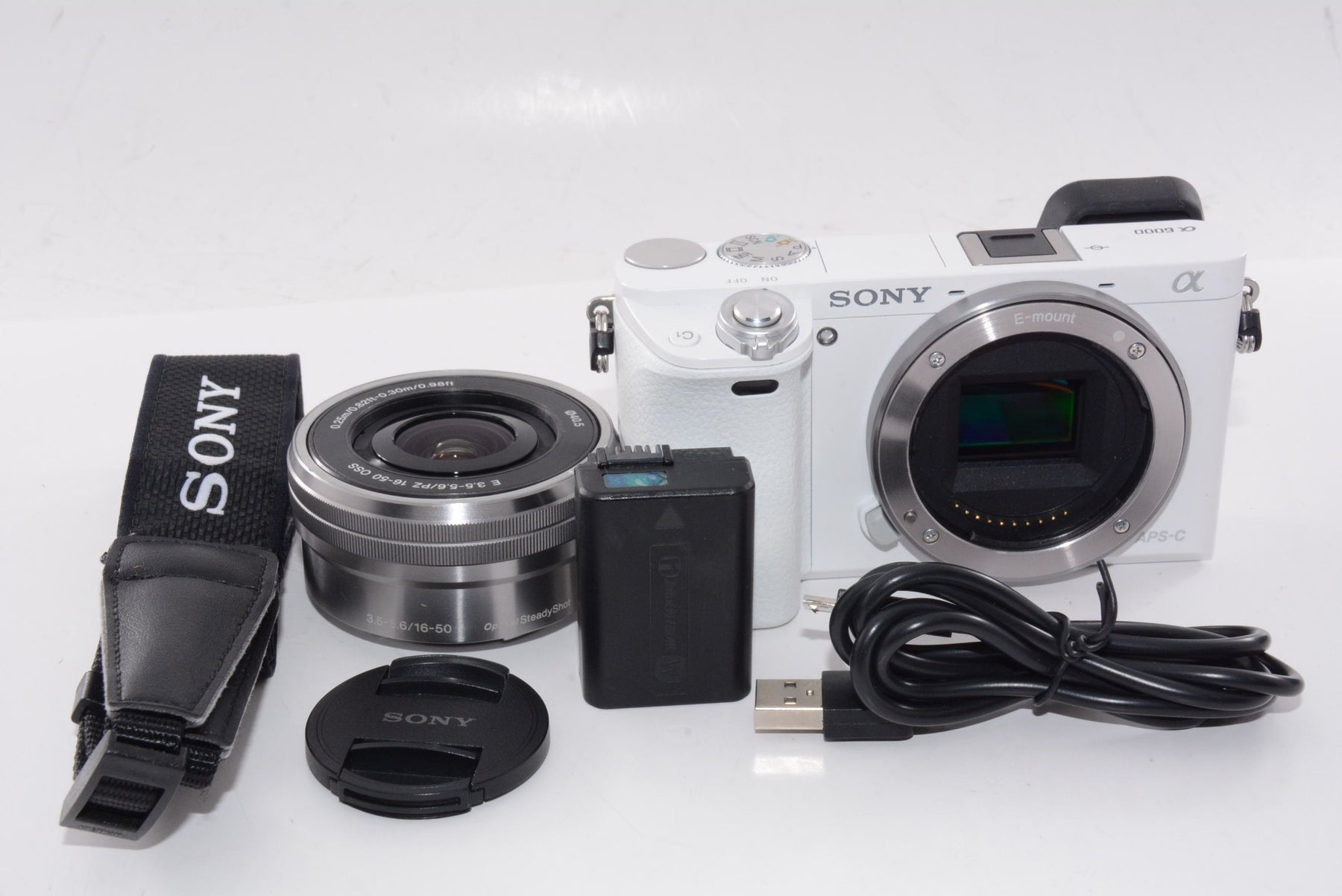 【外観特上級】SONY ミラーレス一眼 α6000 パワーズームレンズキット E PZ 16-50mm F3.5-5.6 OSS ホワイト ILCE-6000L W