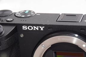 【ほぼ新品】ソニー APS-C ミラーレス一眼カメラ  α6700  ボディ ブラック ILCE-6700