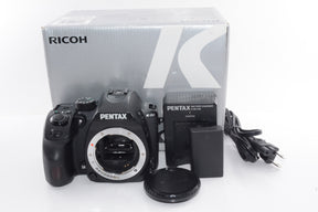 【外観特上級】PENTAX K-70 ボディ ブラック デジタル一眼レフカメラ 超高感度・高画質 2424万画素APS-C センサー アウトドアに最適 全天候型 一眼レフ 4.5段ボディ内手振れ補正搭載 明るく見やすいガラスペンタプリズム採用の視野率100%光学ファインダー搭載 バリアングルモニター 16245