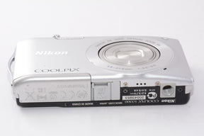 【外観特上級】Nikon デジタルカメラ COOLPIX  S3300 クリスタルシルバー