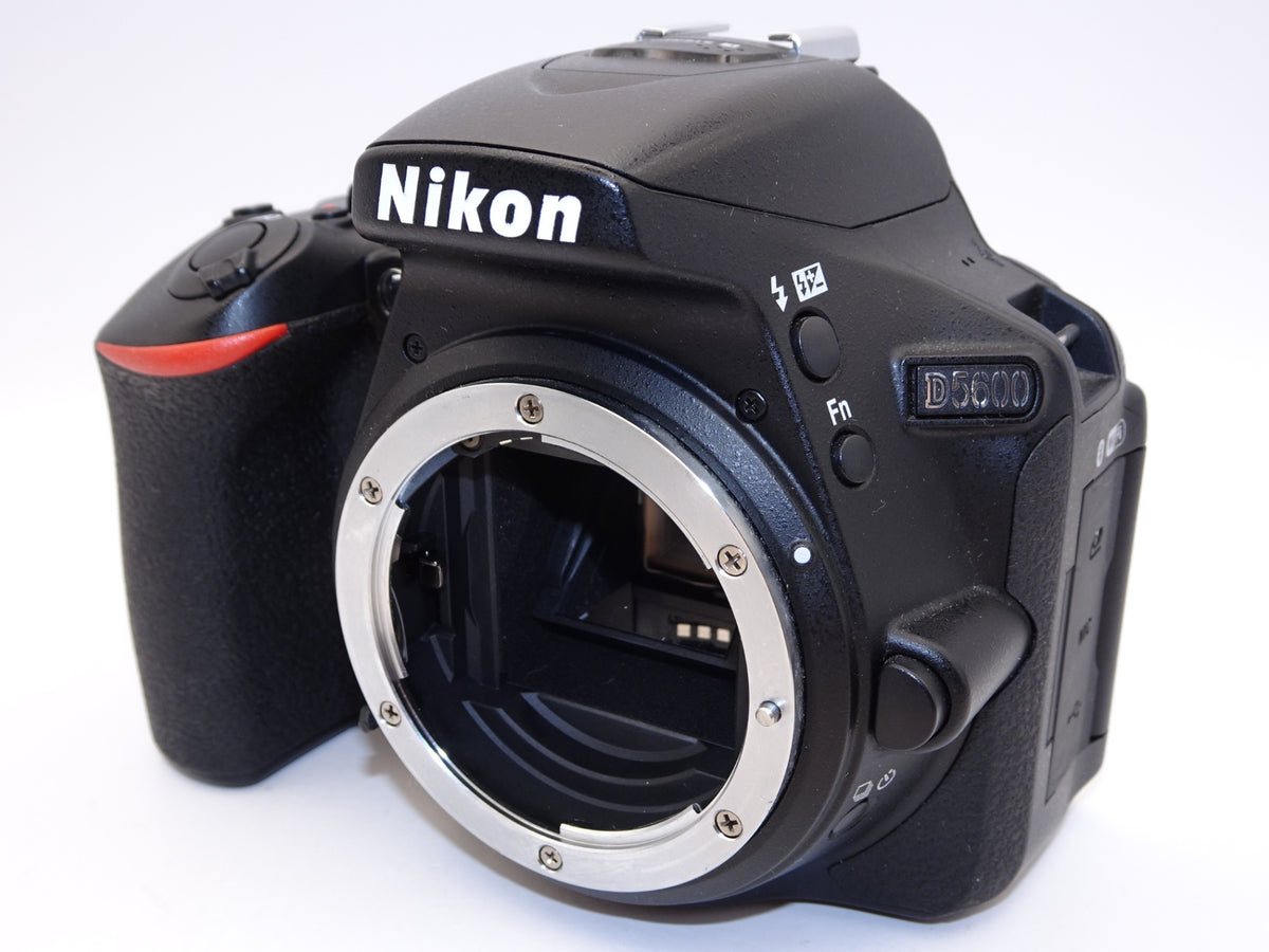 【外観特上級】Nikon D5600 AF-P 18-55 VR レンズキット D5600LKBK