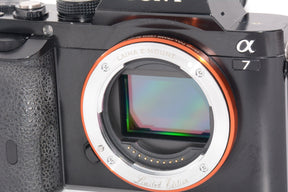 【外観並級】ソニー SONY ミラーレス一眼 α7 ボディ ILCE-7
