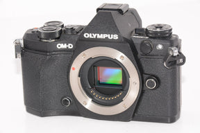 【外観特上級】OLYMPUS ミラーレス一眼 OM-D E-M5 MarkII 12-50mm EZレンズキットブラック E-M5 MarkII 12-50mm EZ LK BLK E-M5MarkII1250LKBLK