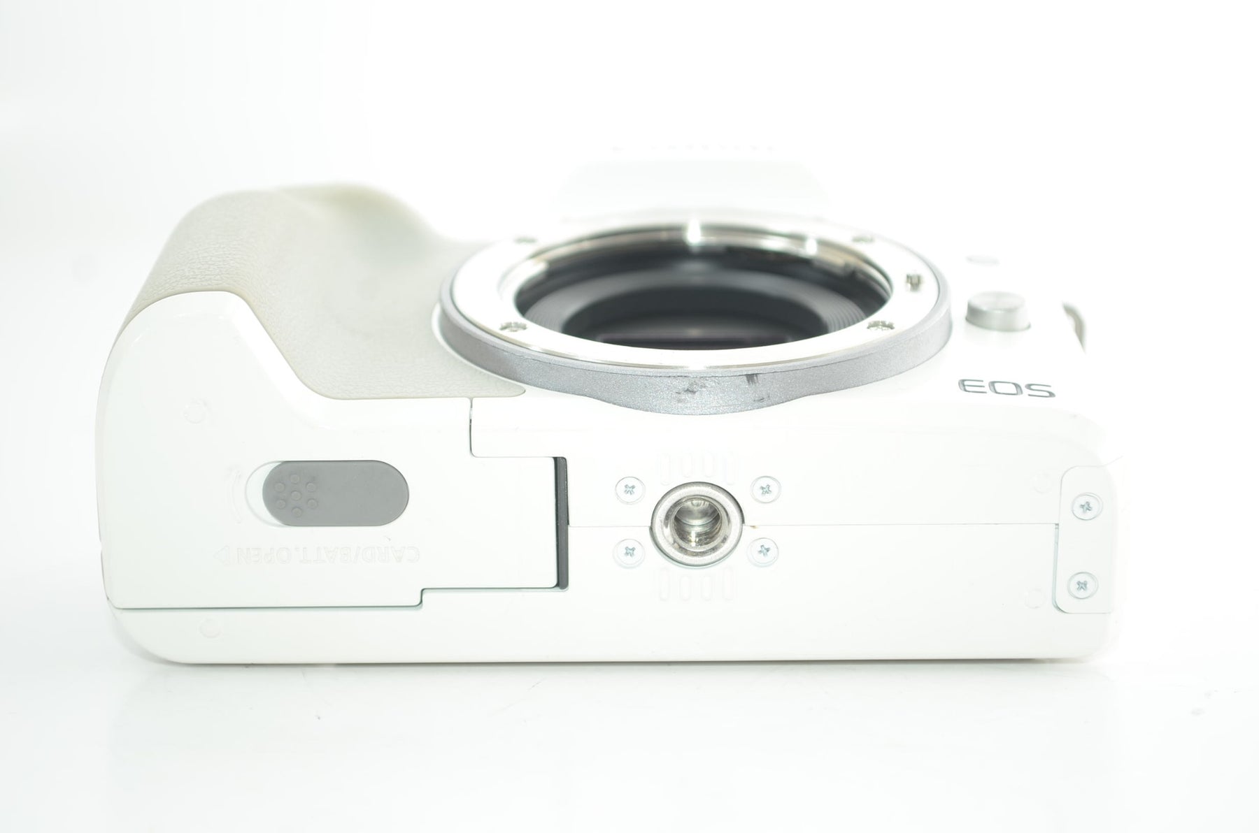 【外観並級】Canon ミラーレス一眼カメラ EOS Kiss M2 ボディー ホワイト KISSM2WH-BODY