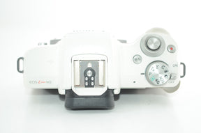 【外観並級】Canon ミラーレス一眼カメラ EOS Kiss M2 ボディー ホワイト KISSM2WH-BODY