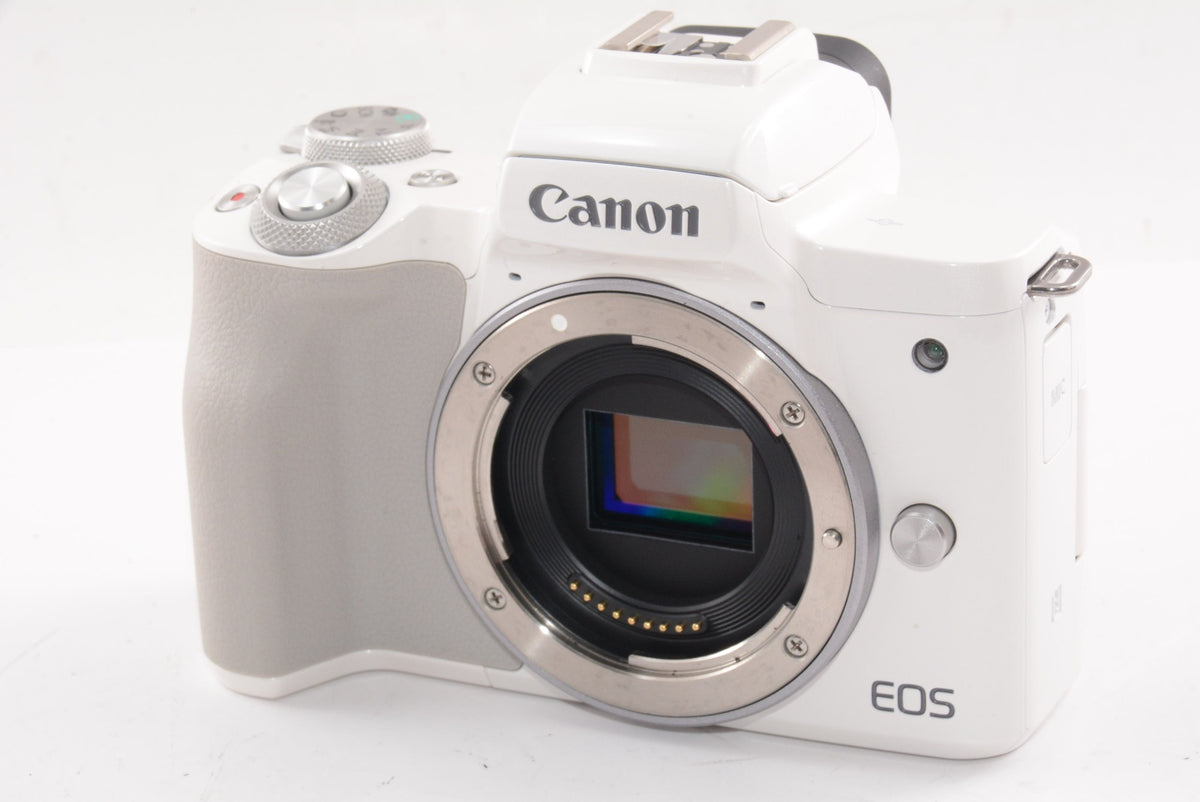 【外観特上級】Canon ミラーレス一眼カメラ EOS Kiss M ダブルズームキット ホワイト EOSKISSMWH-WZK