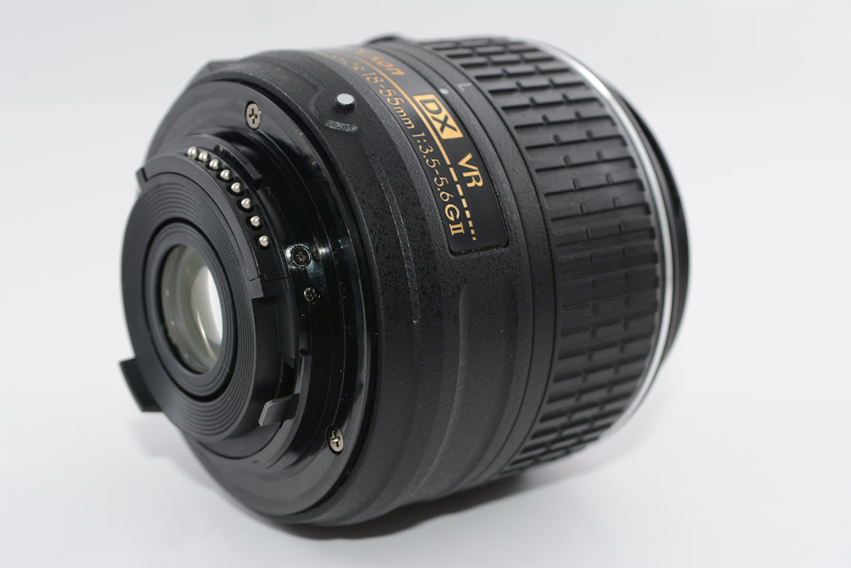 【外観特上級】Nikon 標準ズームレンズ AF-S DX NIKKOR 18-55mm f/3.5-5.6G VR II