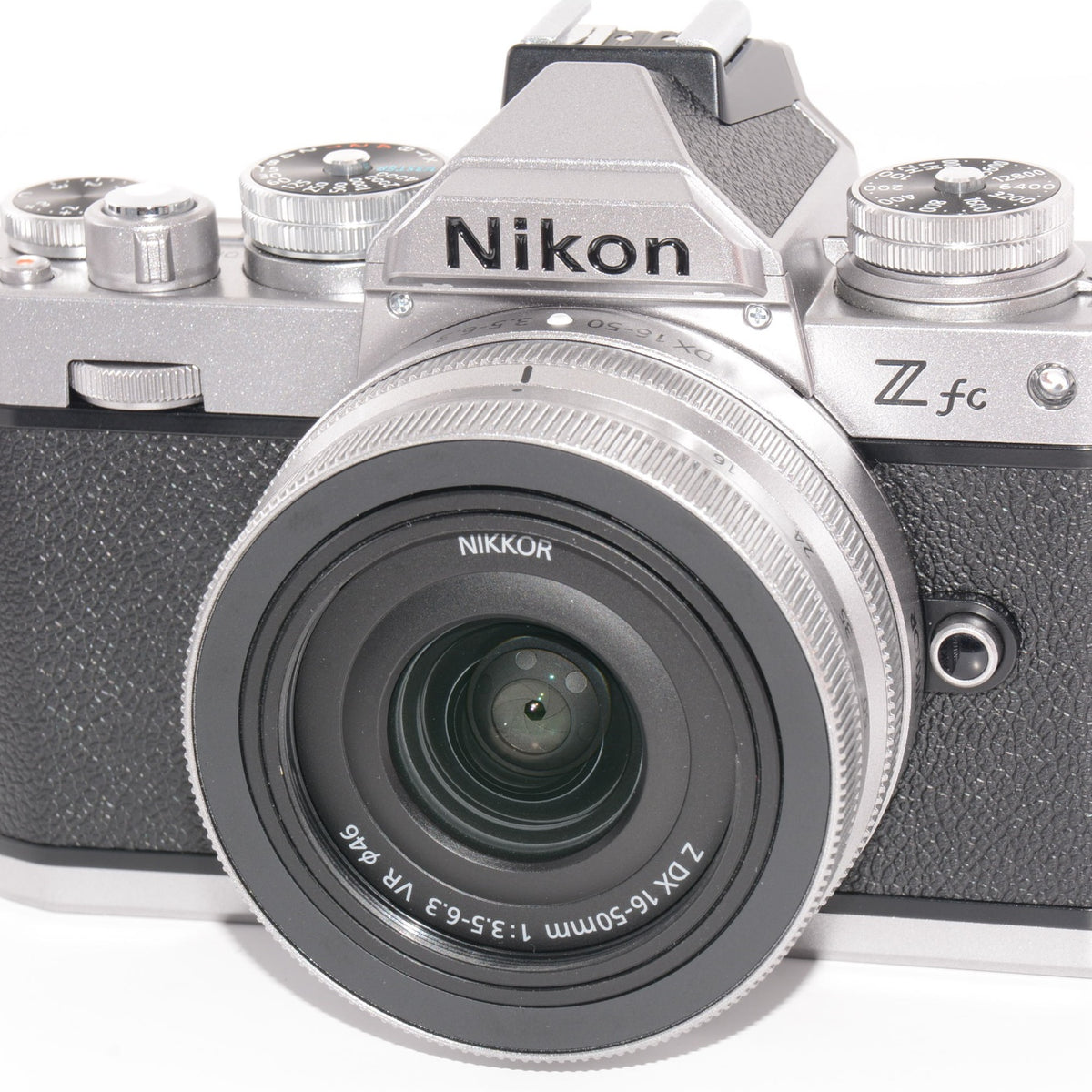 ニコン Zfc ミラーレスカメラ　DX16-50mm VR SL レンズキット Zシリーズ（Nikon） ニコン Zfc 16-50 VR レンズキット シルバー