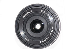【外観特上級】OLYMPUS 電動式パンケーキズームレンズ M.ZUIKO DIGITAL ED 14-42mm F3.5-5.6 EZ BLK