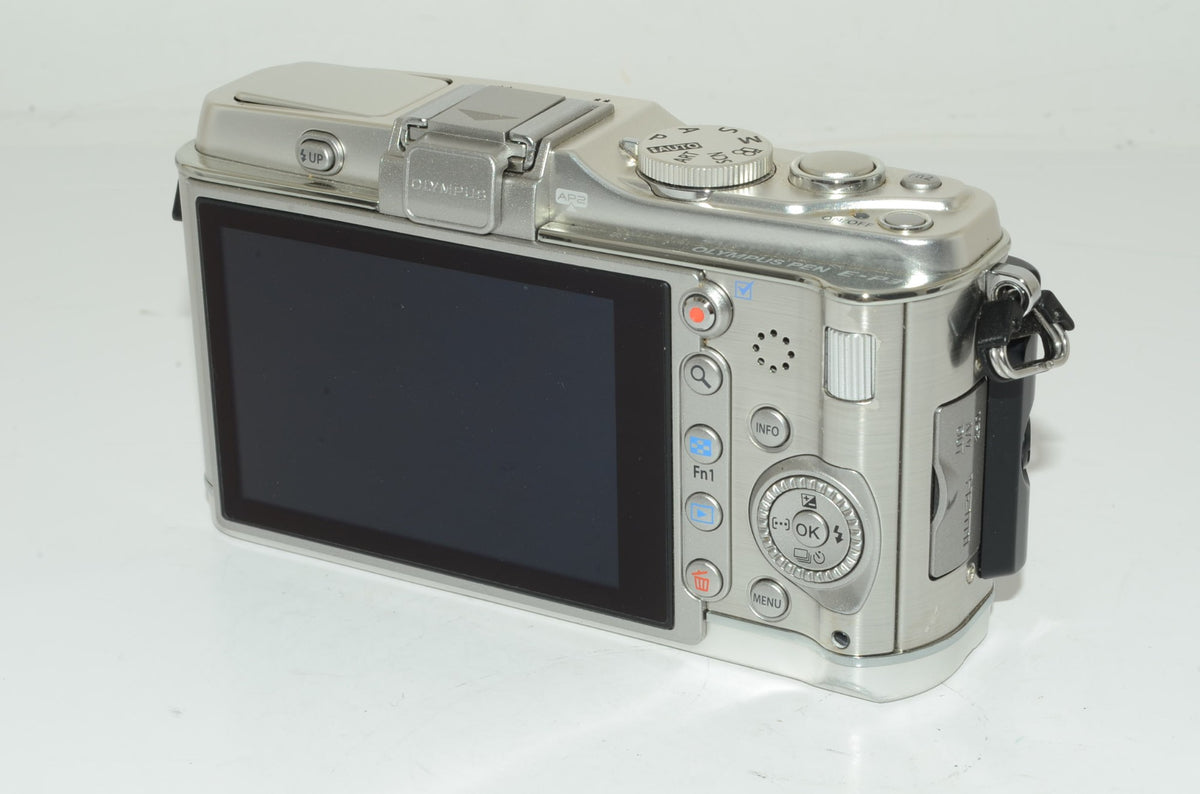 【外観並級】OLYMPUS ミラーレス一眼 PEN E-P3 ボディ シルバー E-P3 BODY SLV