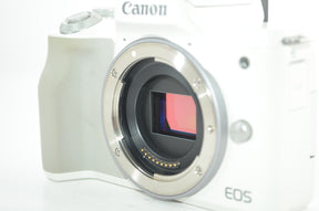 【外観並級】Canon ミラーレス一眼カメラ EOS Kiss M2 ボディー ホワイト KISSM2WH-BODY