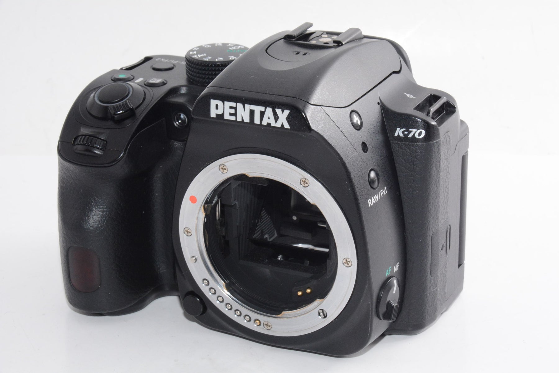 【外観特上級】PENTAX K-70 ボディ ブラック デジタル一眼レフカメラ 超高感度・高画質 2424万画素APS-C センサー アウトドアに最適 全天候型 一眼レフ 4.5段ボディ内手振れ補正搭載 明るく見やすいガラスペンタプリズム採用の視野率100%光学ファインダー搭載 バリアングルモニター 16245