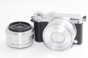 【外観特上級】Nikon ミラーレス一眼 Nikon1 J5 ダブルレンズキット シルバー