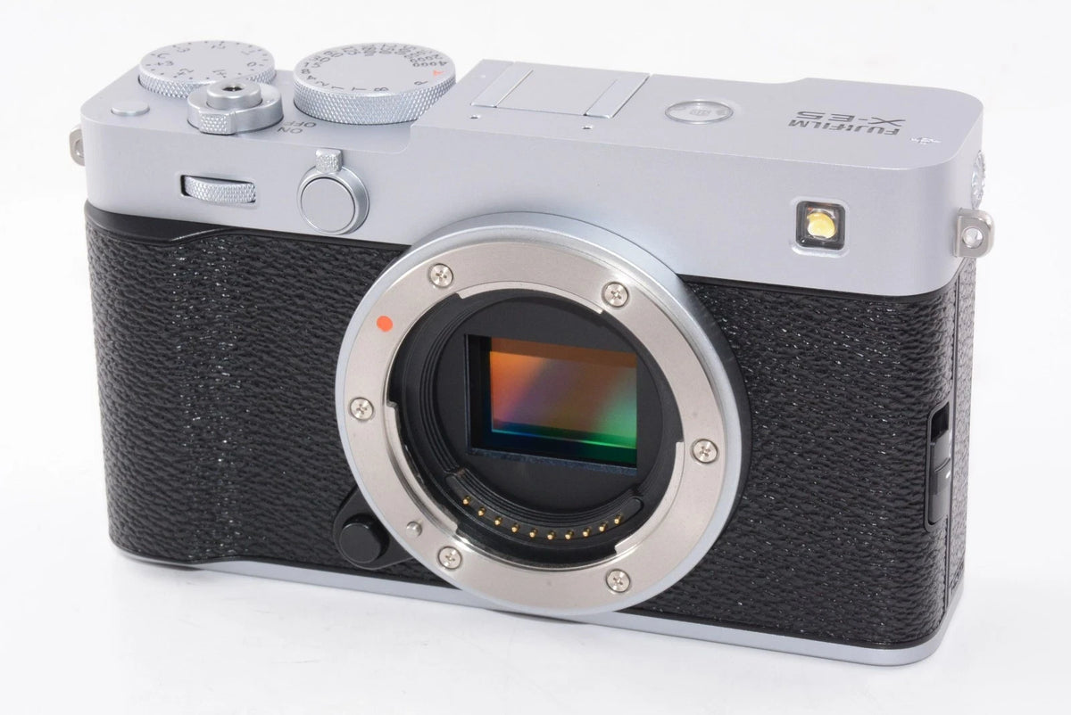 【ほぼ新品】富士フイルム(FUJIFILM) ミラーレス一眼カメラ X-E5 レンズキット(XF23) シルバー F X-E5LK-23-S JP 日英二言語モデル