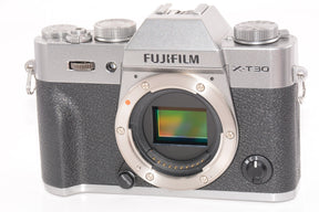 【外観特上級】FUJIFILM ミラーレス一眼カメラ X-T30レンズキット シルバー X-T30LK-S