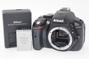 【外観特上級】Nikon デジタル一眼レフカメラ D5300 ブラック