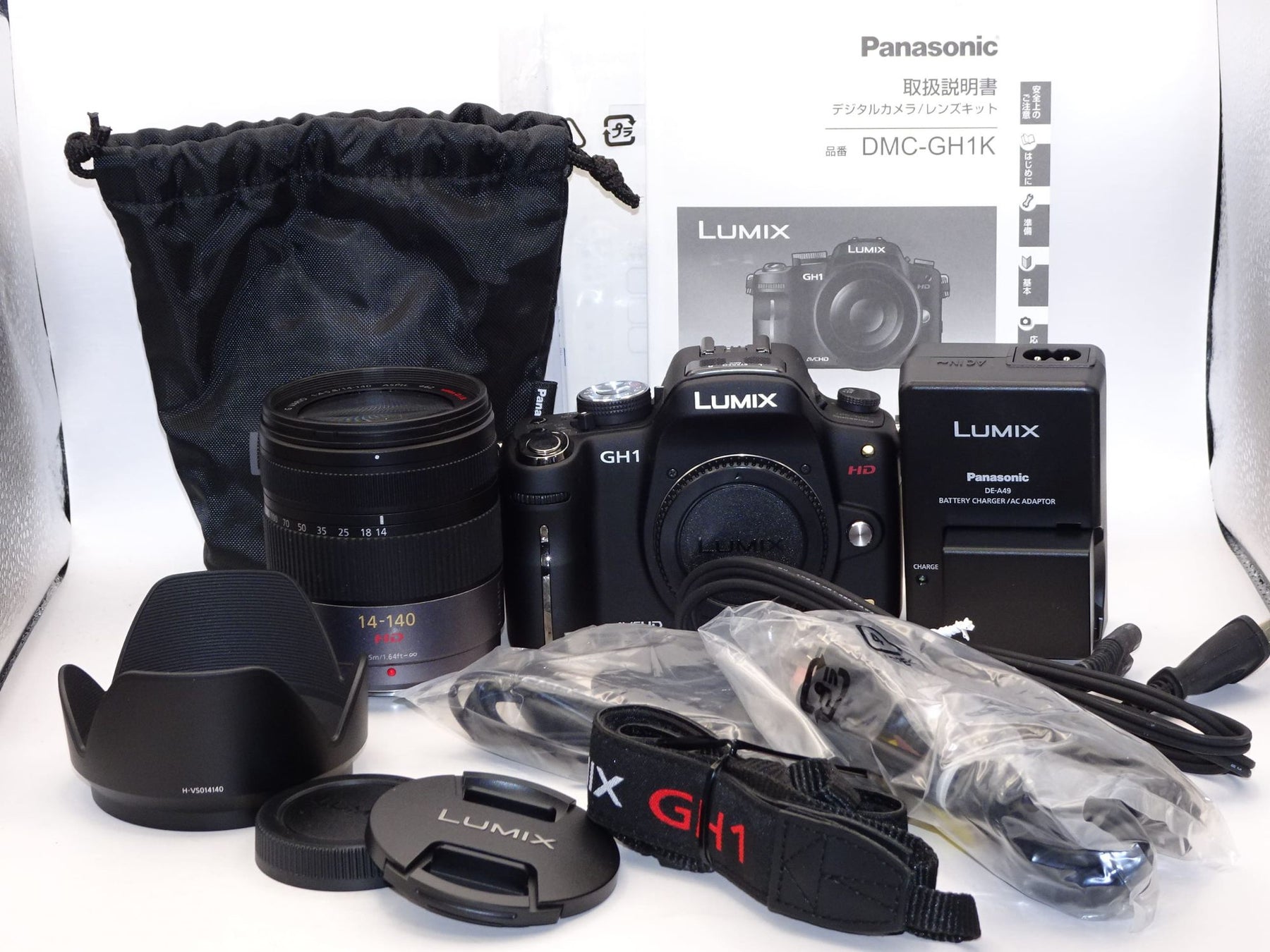 【ほぼ新品】パナソニック デジタル一眼カメラ LUMIX GH1 レンズキット DMC-GH1K-K