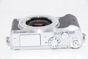 【外観特上級】Nikon ミラーレス一眼 Nikon1 J5 ボディ
