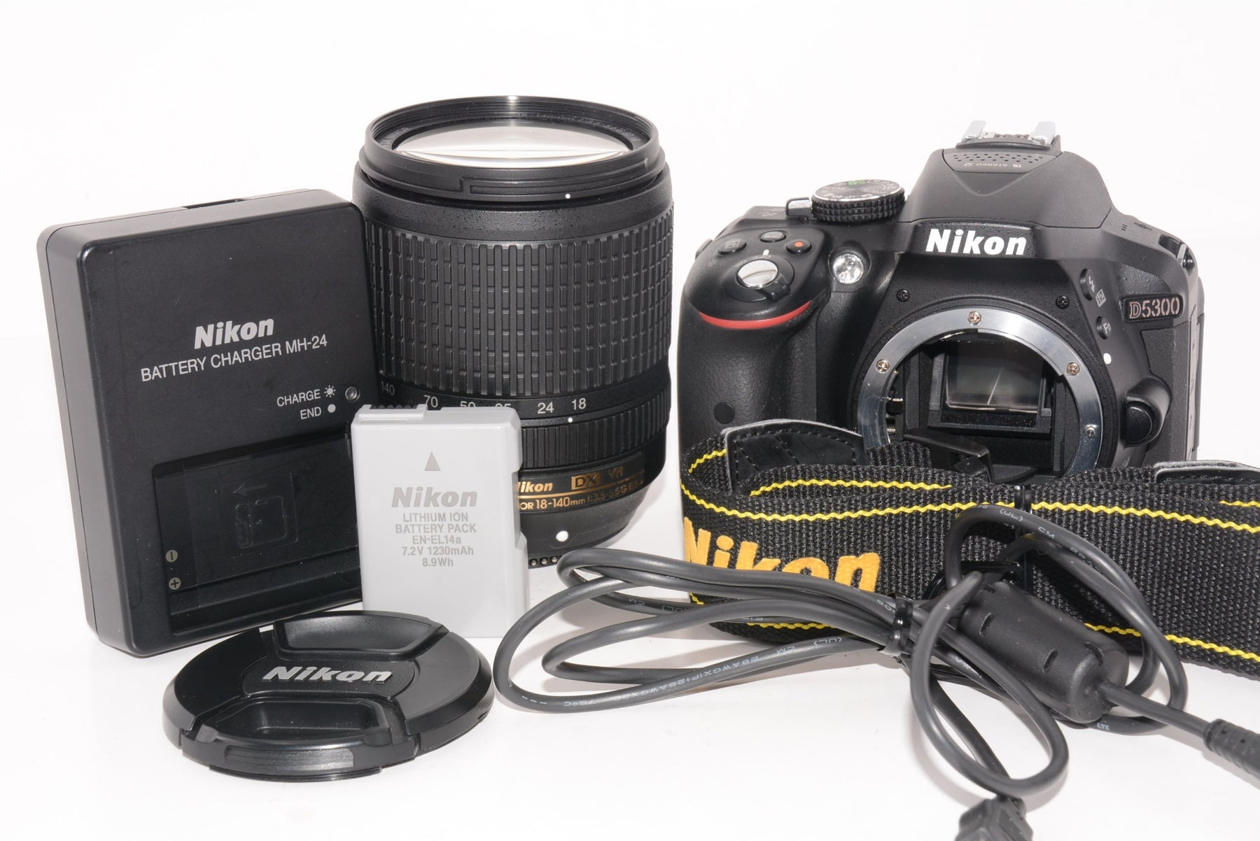 【外観特上級】Nikon デジタル一眼レフカメラ  D5300 18-140VR レンズキット ブラック D5300LK18-140VRBK