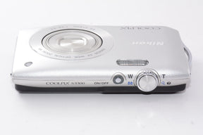 【外観特上級】Nikon デジタルカメラ COOLPIX  S3300 クリスタルシルバー