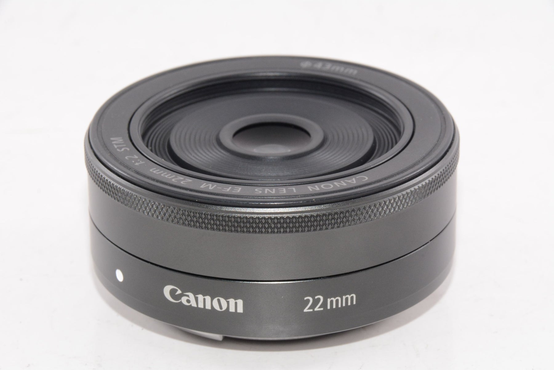 【外観特上級】Canon 単焦点広角レンズ EF-M22mm F2 STM シルバー ミラーレス一眼対応 EF-M222STMSL