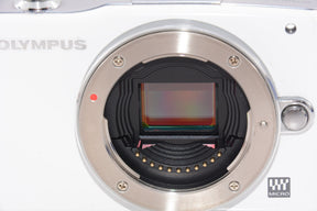【外観並級】OLYMPUS ミラーレス一眼 PEN mini E-PM1 ボディ ホワイト E-PM1 BODY WHT