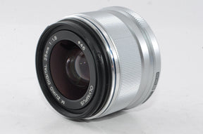 【外観特上級】OLYMPUS M.ZUIKO DIGITAL 25mm F1.8 シルバー マイクロフォーサーズ用 単焦点レンズ